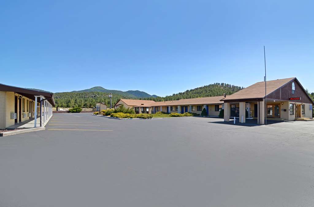 Super 8 By Wyndham Williams West Route 66 - Grand Canyon Area מראה חיצוני תמונה
