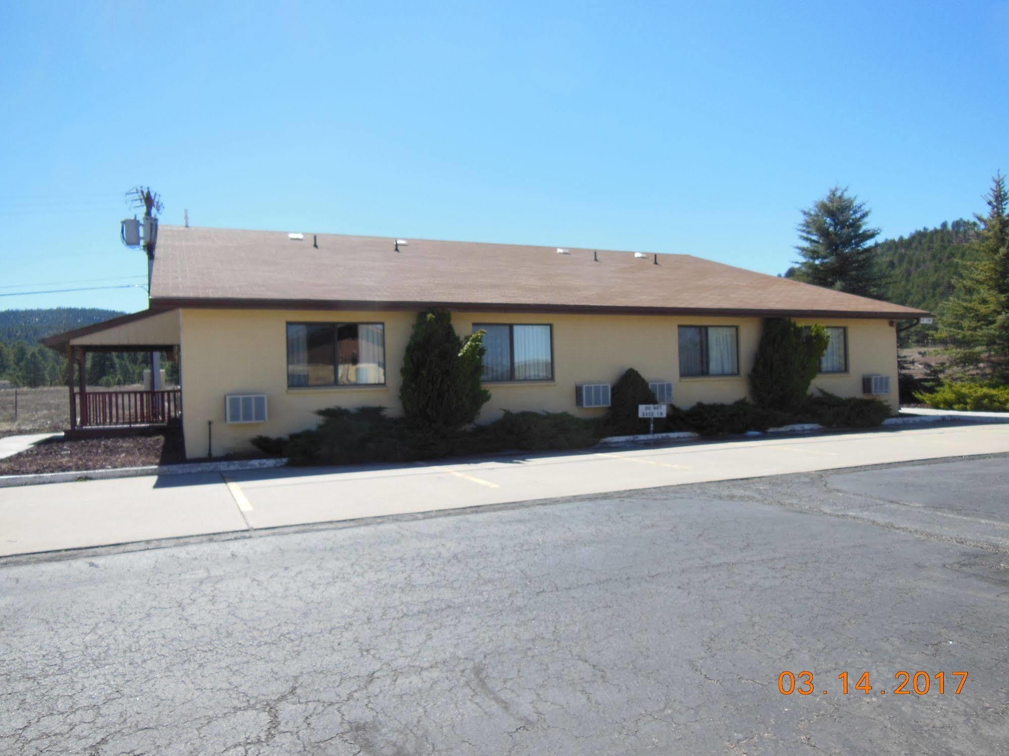 Super 8 By Wyndham Williams West Route 66 - Grand Canyon Area מראה חיצוני תמונה